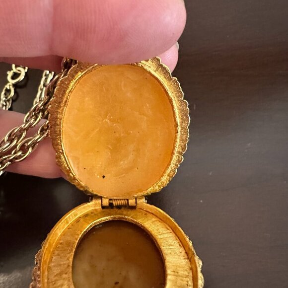 Perfume Sachet Cameo Pendant with some Perfume - Picture 10 of 12